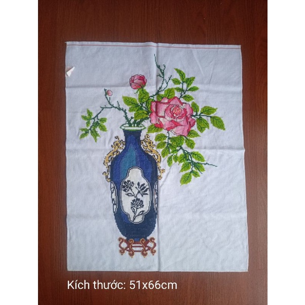 Tranh thêu thành phẩm bình hoa xanh