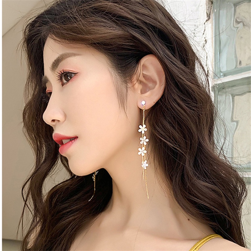 Bông Tai Hình Giọt Nước Phối Tua Rua Màu Trắng Thời Trang Phong Cách Hàn Quốc Cho Nữ