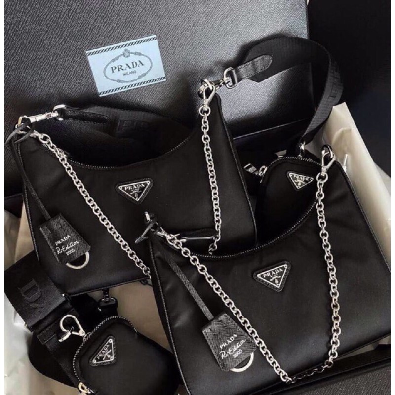 PRADA NGỌC TRINH_____❤️ 👉 Phải công nhận Ngọc Trinh đeo mẫu nào hot mẫu ấy ☺️ 👉 Kích thước : 22 cm