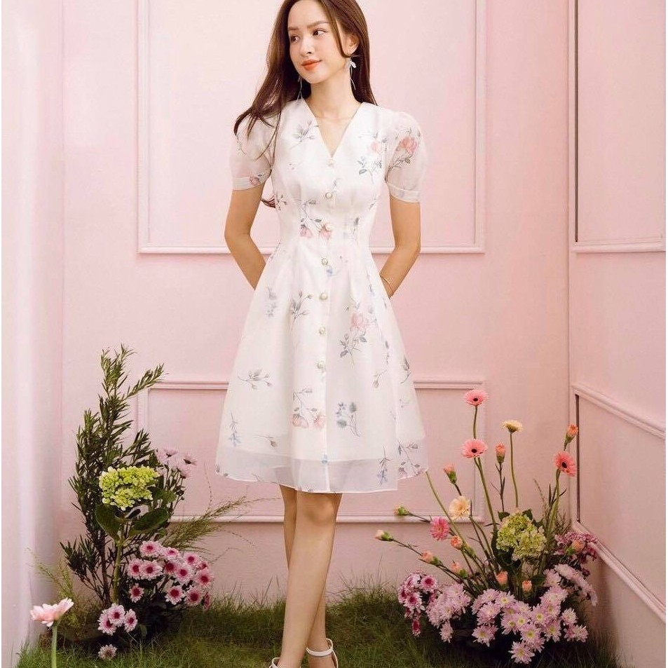 Đầm dự tiệc hoa cổ V phối nút xinh xắn