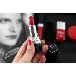 Son Dior mini 999 dòng mới -thân son có chữ Dior y chang thỏi fullsize