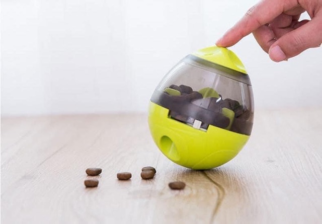 Đồ chơi rơi hạt thưởng hình bầu dục cho chó