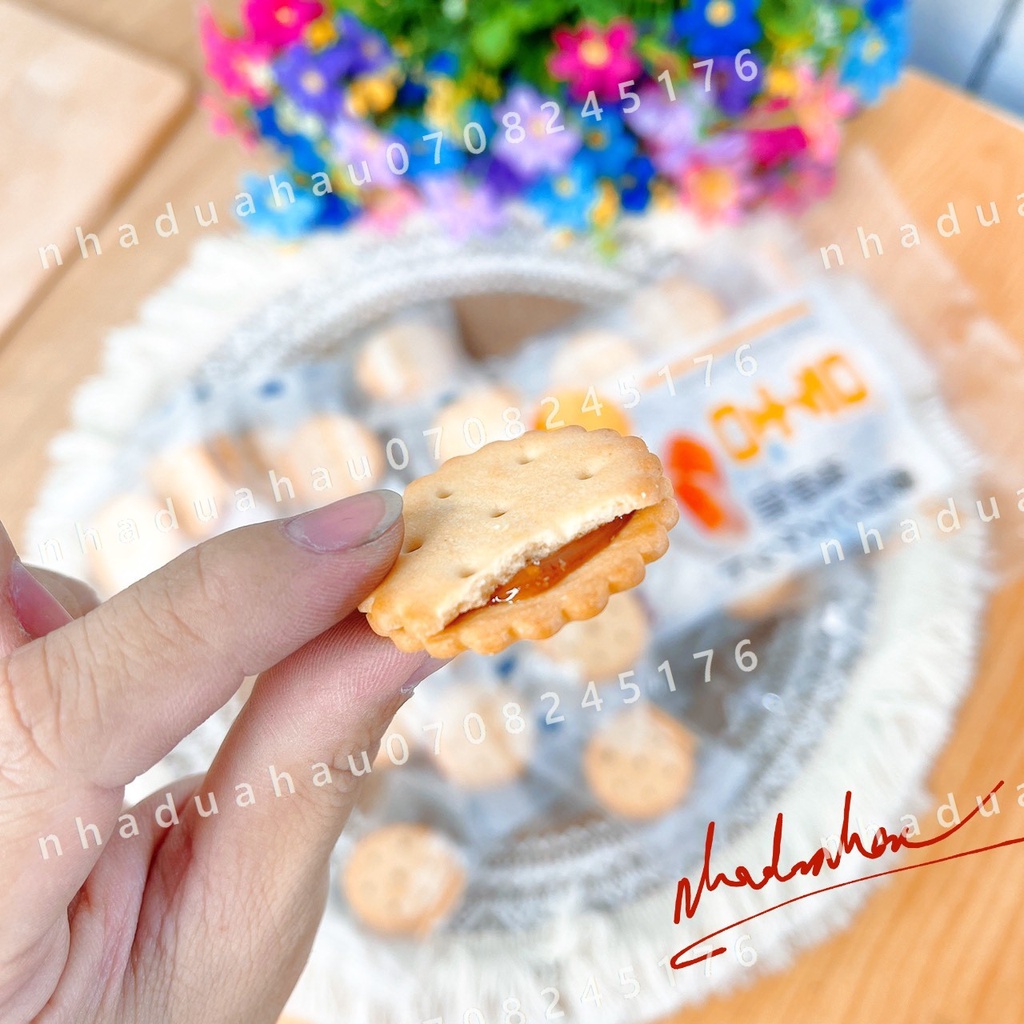 Một gói bánh quy mặn kẹp nougat trứng muối Franzzi đặc sản Hongkong gói 102gam