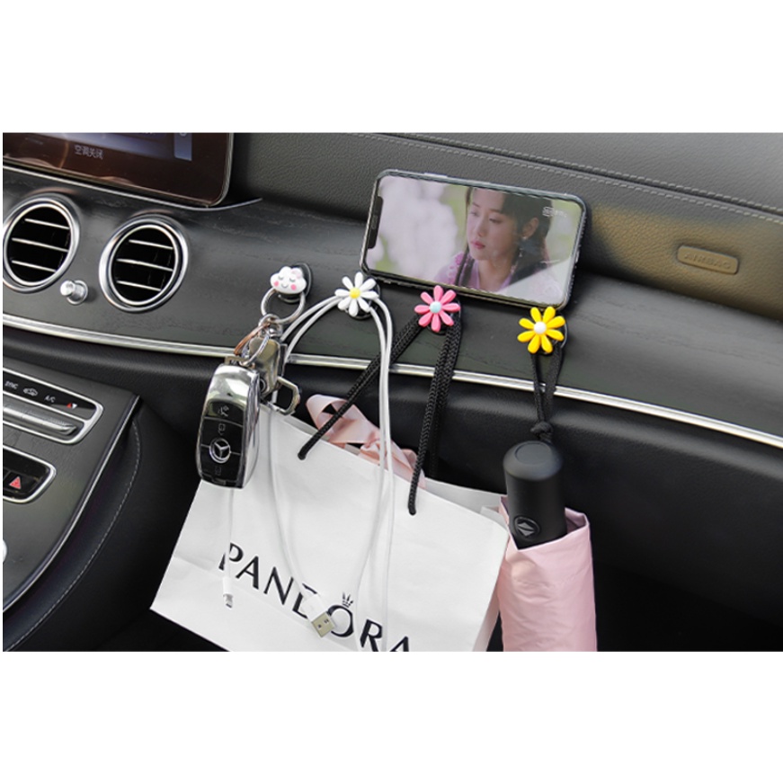 Set 2 móc treo đồ đa năng trong ô tô dạng dính gắn hoa sắc màu - D&A Shop.