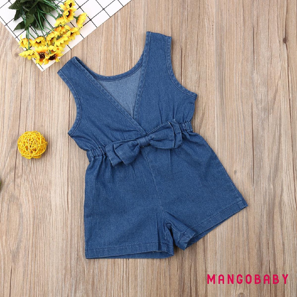 Trang phục jumpsuit denim in hình hoạt hình xinh xắn cho bé gái