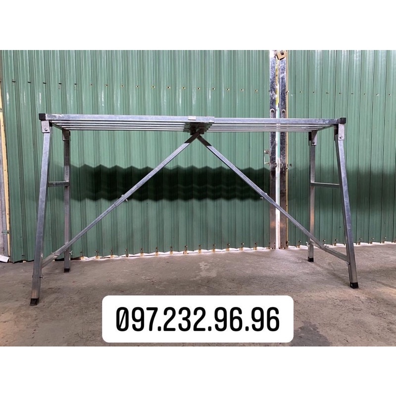 Giáo gấp thông minh, chở theo xe máy dễ dàng