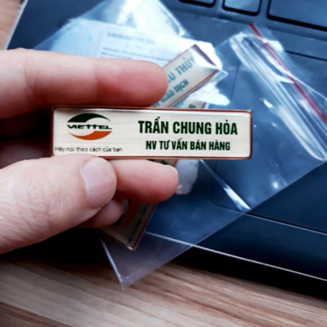 Thẻ tên đồng ăn mòn, thẻ tên cài áo
