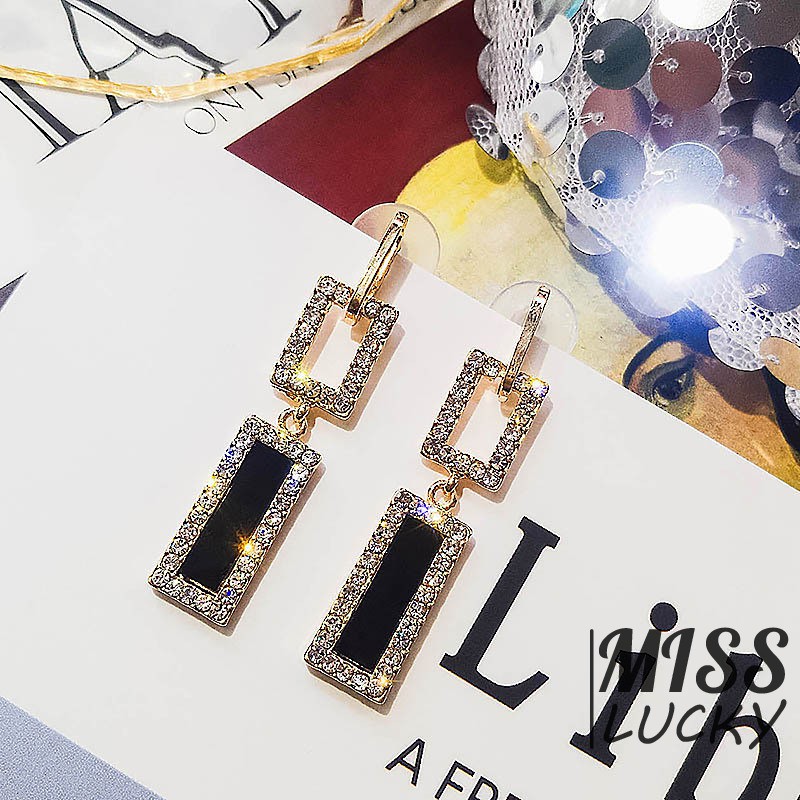 Khuyên tai nữ trang dáng dài tạo hình độc đáo