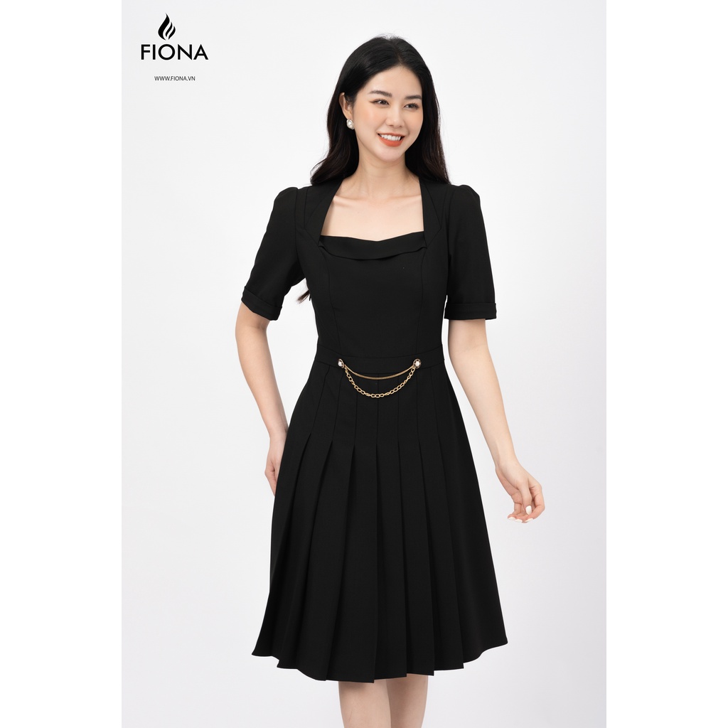 Đầm công sở nữ Fiona dáng ôm xếp ly thân dưới cổ vuông cách điệu F451075