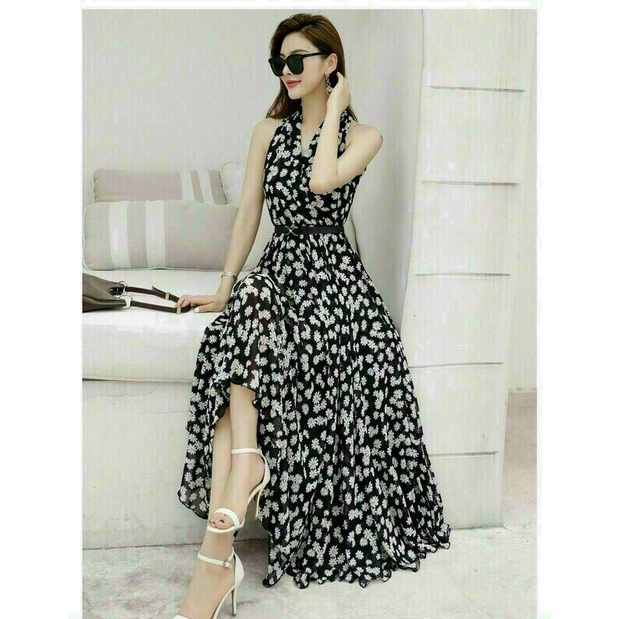 ĐẦM MAXI HOA CÚC CỔ V KÈM NỊT Chất: voan hàn lót thun Màu: hoạ tiết như hình Kiểu dáng: đầm xoè dài cổ v xếp li cách điệ