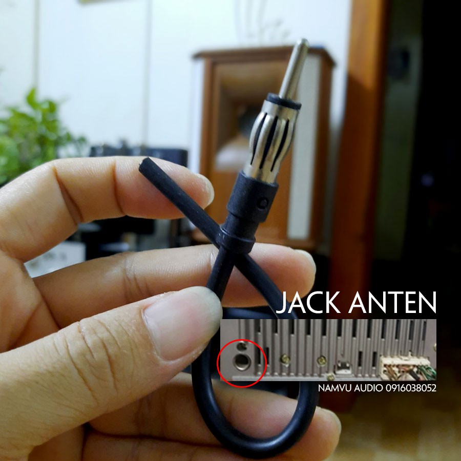 Đầu jack lấy tín hiệu ăng ten FM trên CD ô tô