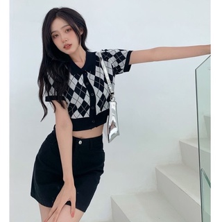 Áo croptop tay ngắn dệt kim sọc trắng đen