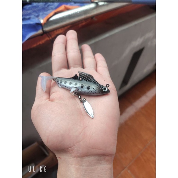 Mồi mềm hình cá thòi lòi chống vướng có thìa