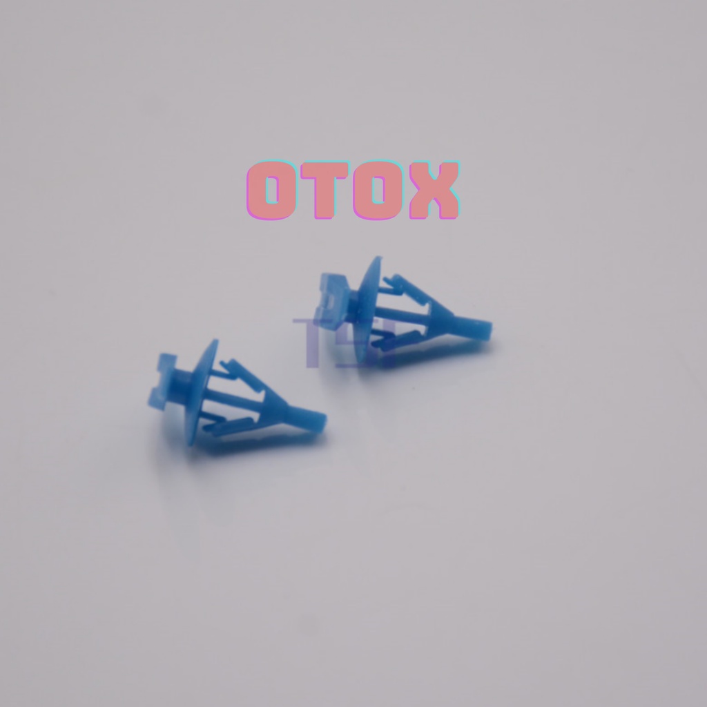 Chốt vít nở nhựa trên viền cao su mềm xe ô tô màu xanh OTOX