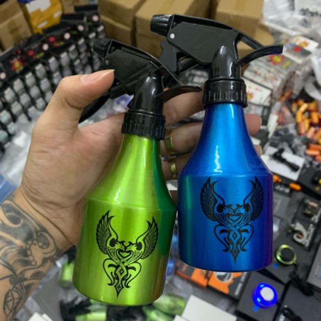 Bình xịt nước vệ sinh hình xăm