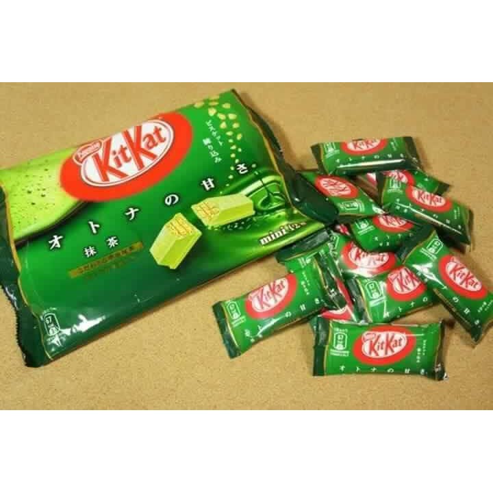 combo: bánh kitkat, kẹo dừa Raffaello, kẹo socola Grand 