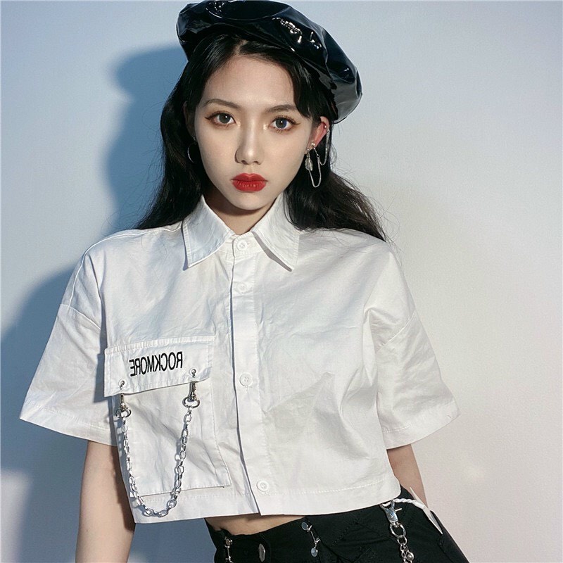 Áo sơ mi croptop phối túi in chữ dây xích cực hot , chất kate lụa mềm mịn mát