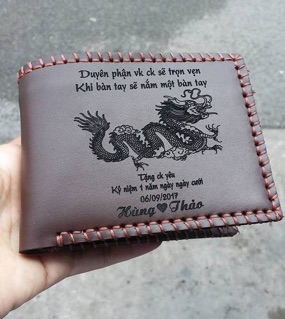 Ví khắc tên và hình