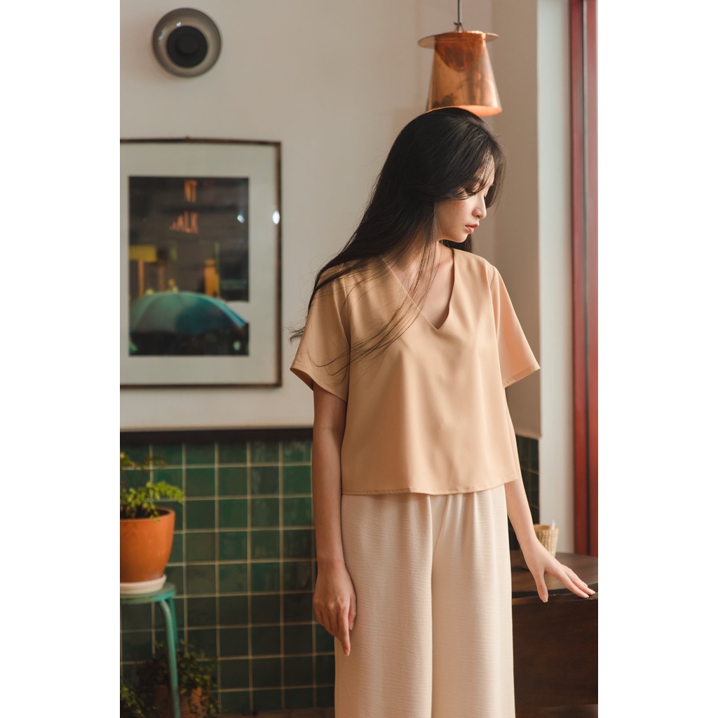 Áo Croptop V-Neck Nosbyn Màu Trắng/Đen - Freesize - Đã sử dụng