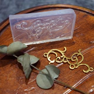 Khuôn silicone trong đổ trang sức resin cổ trang hình hoa văn