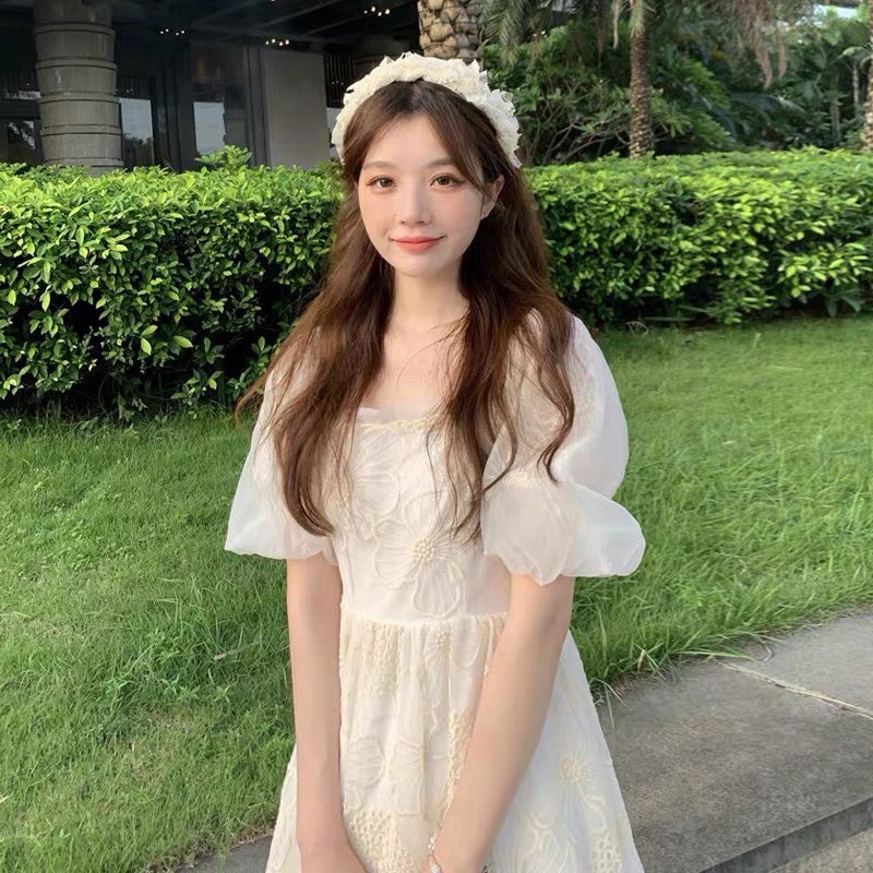 ĐẦM HOA NỔI XÔ TRẮNG CỔ VUÔNG BBD TAY BỒNG