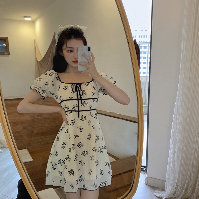 Đầm Cổ Vuông Hoạ Tiết Hoa Kiểu Dáng Trẻ Trung Xinh Xắn Kiểu Hàn Quốc | BigBuy360 - bigbuy360.vn