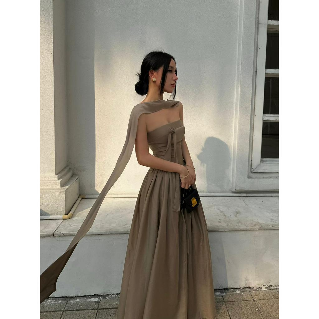 Váy body dáng xoè The Country Gigi Brown Dress vải lụa tơ kết hoa