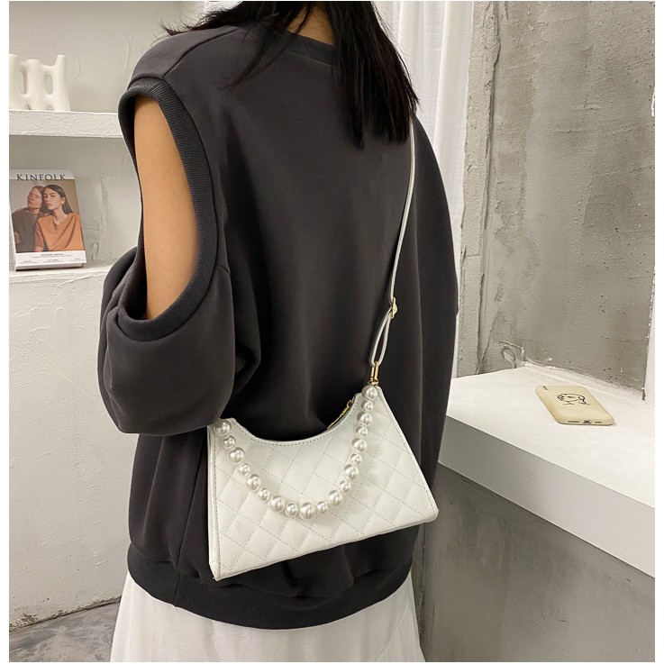 [Free Ship ] Túi Xách Nữ Kẹp Nách Ngọc Chai Trang Trí 2 Màu Đen , Trắng Đi Chơi , Đi Làm Tiện Lợi | BigBuy360 - bigbuy360.vn