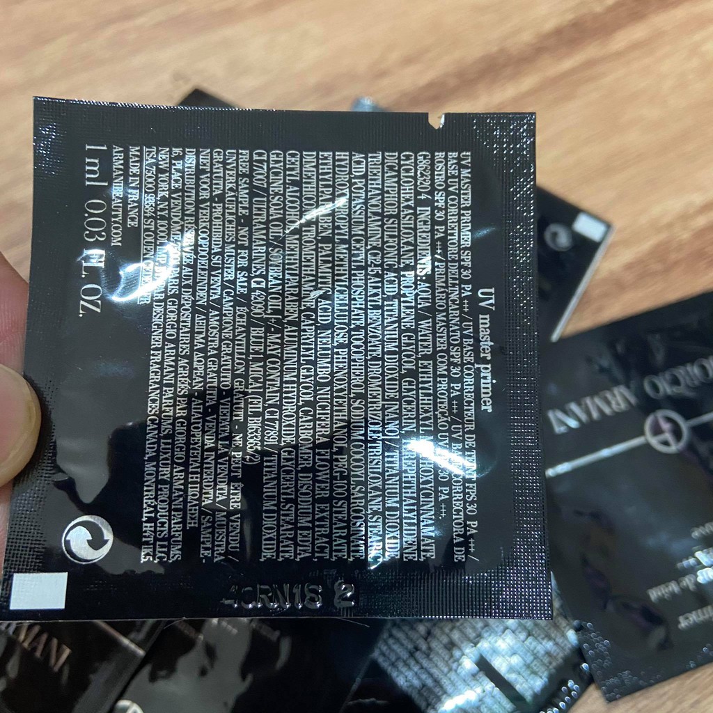 [Quà tặng] Kem lót chống nắng Giorgio Armani UV Master Primer - Sample | BigBuy360 - bigbuy360.vn