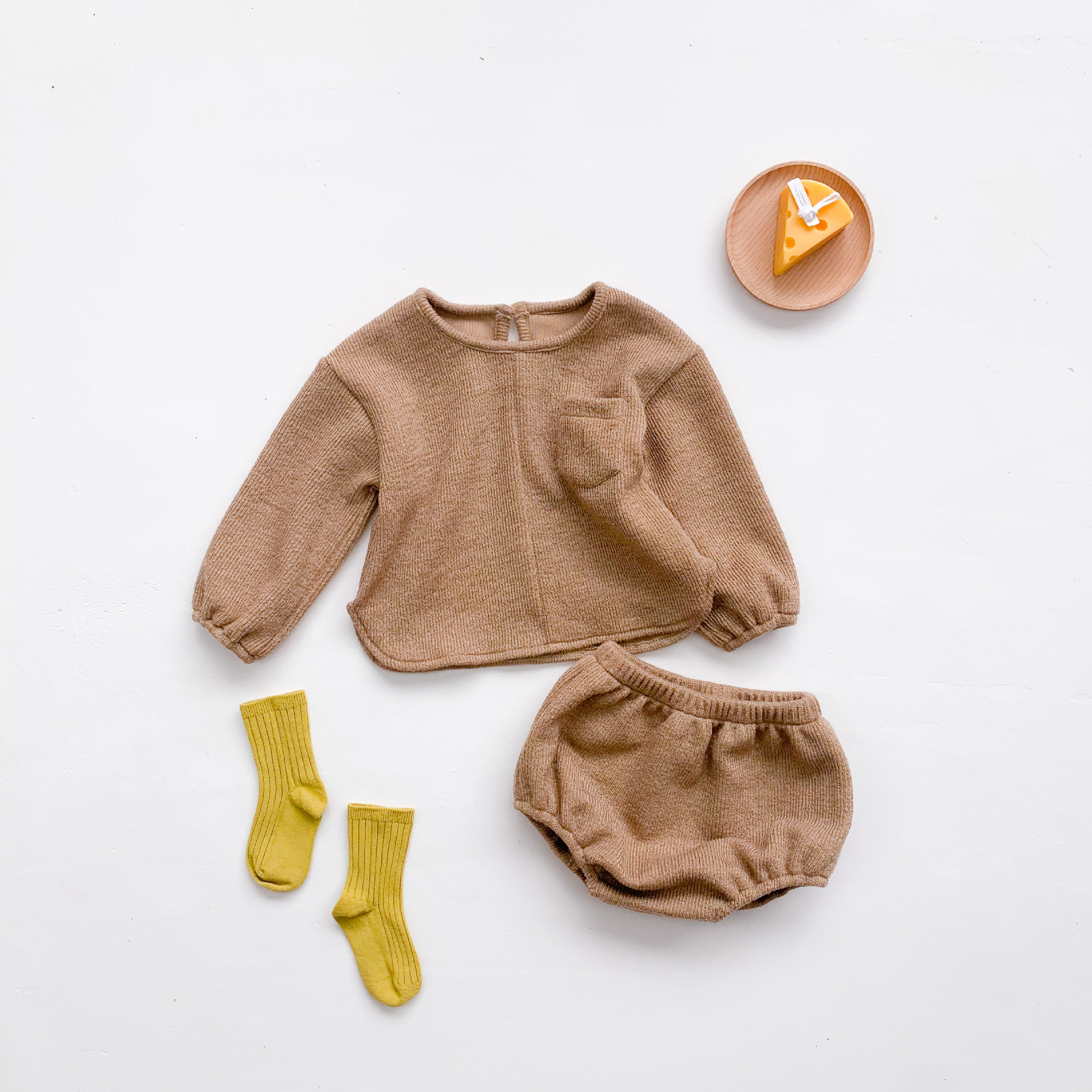 Set Áo Sweater Tay Dài + Quần Sọt Giữ Ấm Cho Bé