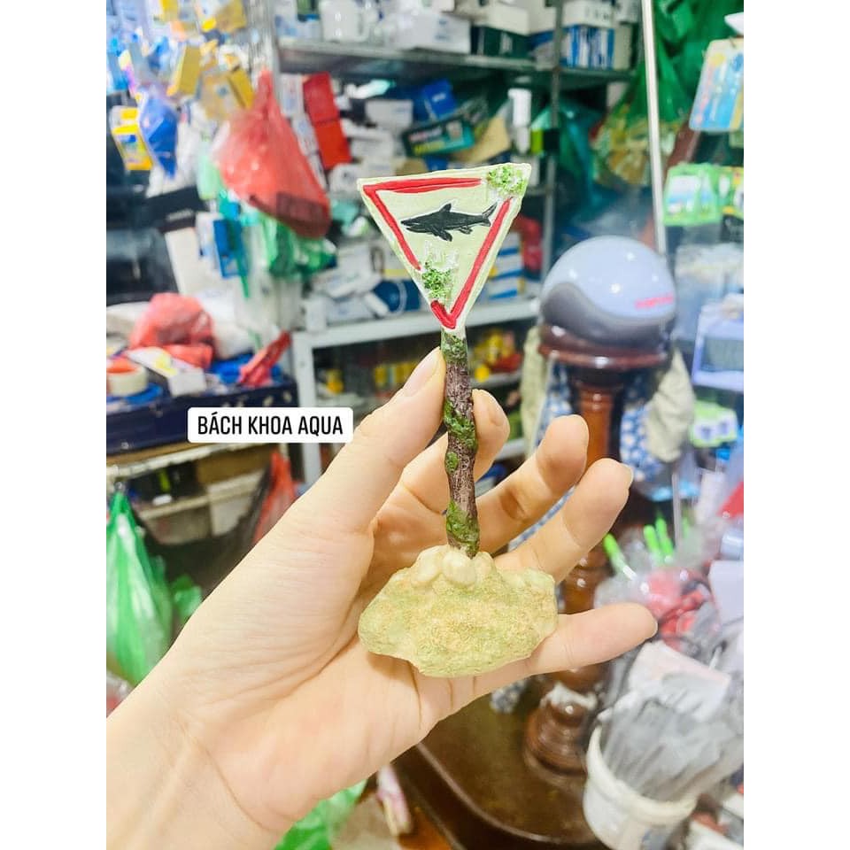 Biển cảnh báo cá mập trang trí hồ cá nhiều loại