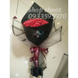 BÓ HOA SÁP ĐỎ 10BÔNG PHỐI GIẤY ĐEN CỰC SANG