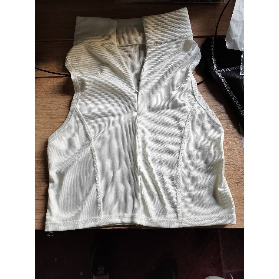 Áo sát nách dáng lửng không tay kiểu dáng quyến rũ dành cho nữ | BigBuy360 - bigbuy360.vn