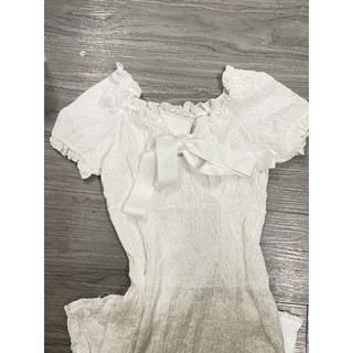 váy trắng buộc nơ cổ