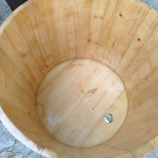 Bồn tắm tròn gỗ thông