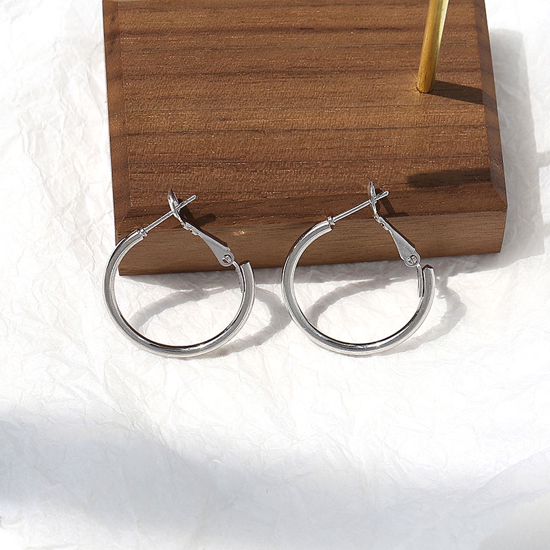 Khuyên Tai Kim Loại Hình Tròn Đơn Giản Cá Tính Cho Nữ