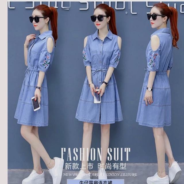 Đầm jean trễ vai cổ sơ mi phối hoa