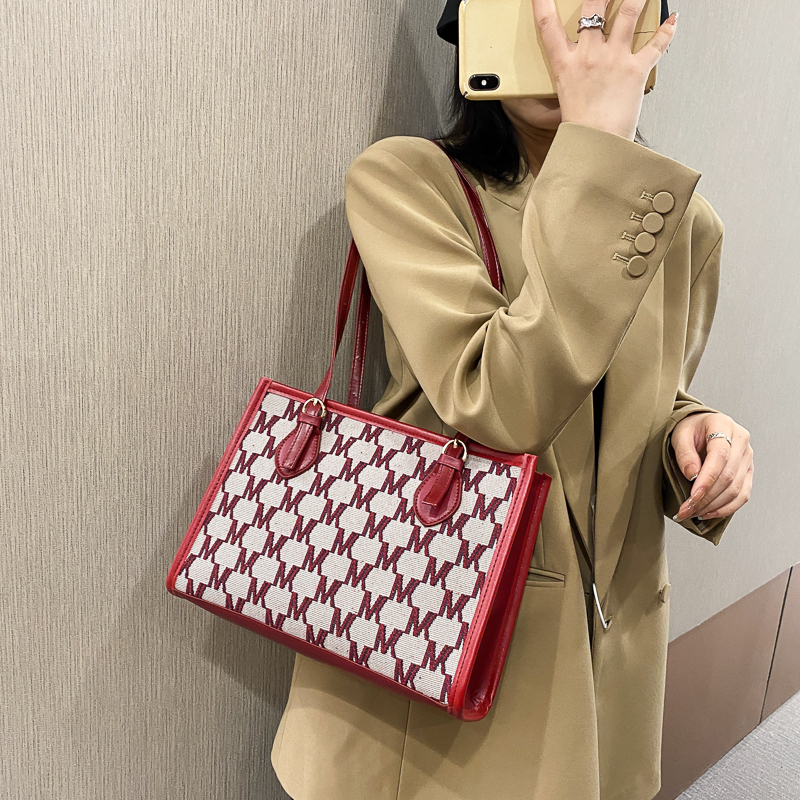 Túi đeo chéo JASMIN NOIR bằng da PU phong cách thời trang cổ điển