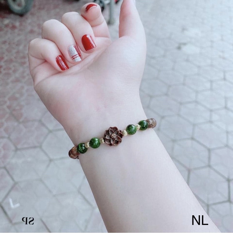 Vòng tay trầm hương mix charm hoa sen loại đẹp, tự nhiên - Kho sỉ bạc Nhất Linh