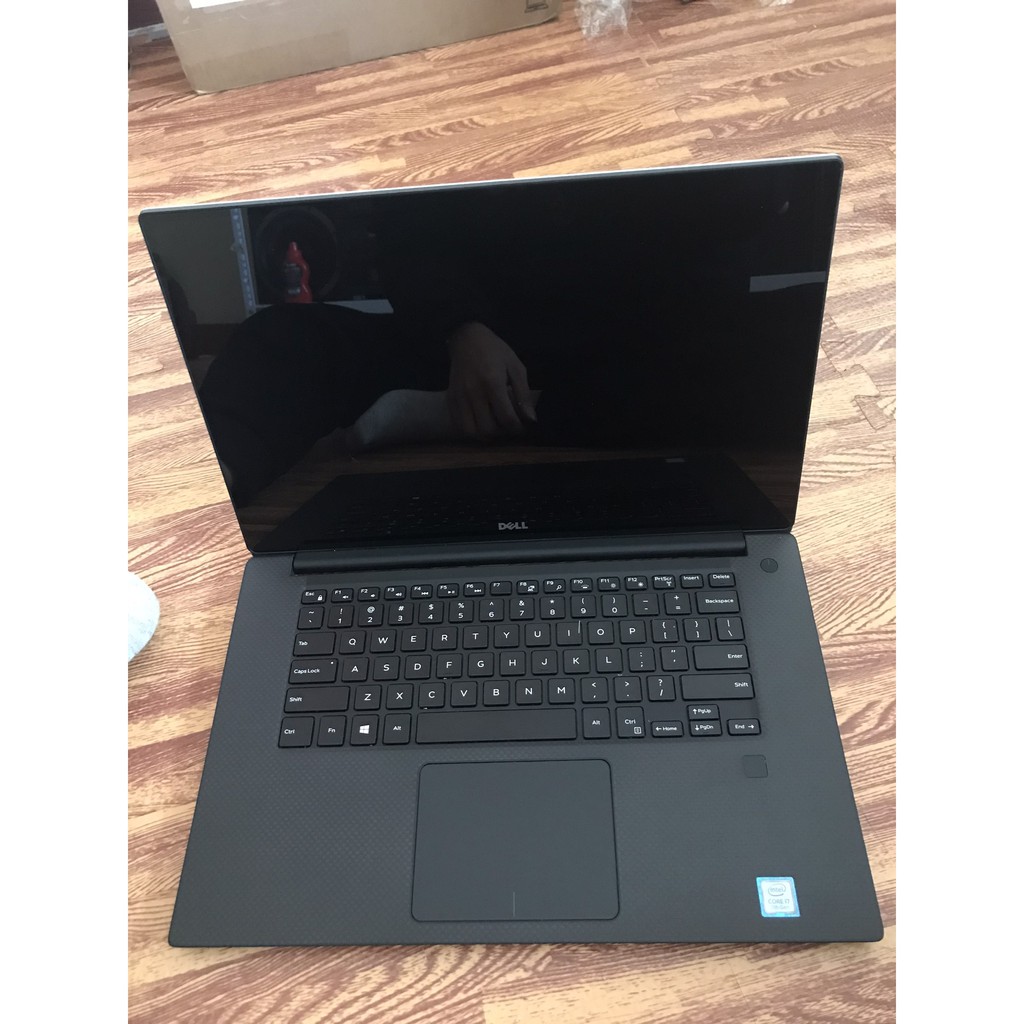 Dell XPS 9560