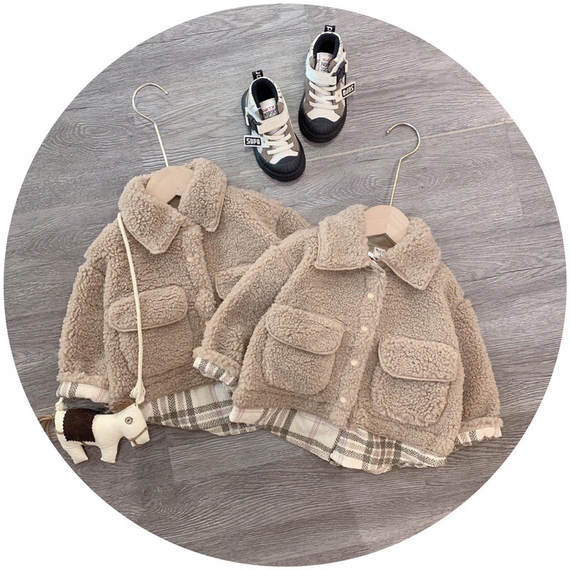 ÁO KHOÁC KẺ CỔ LÔNG CHO BÉ