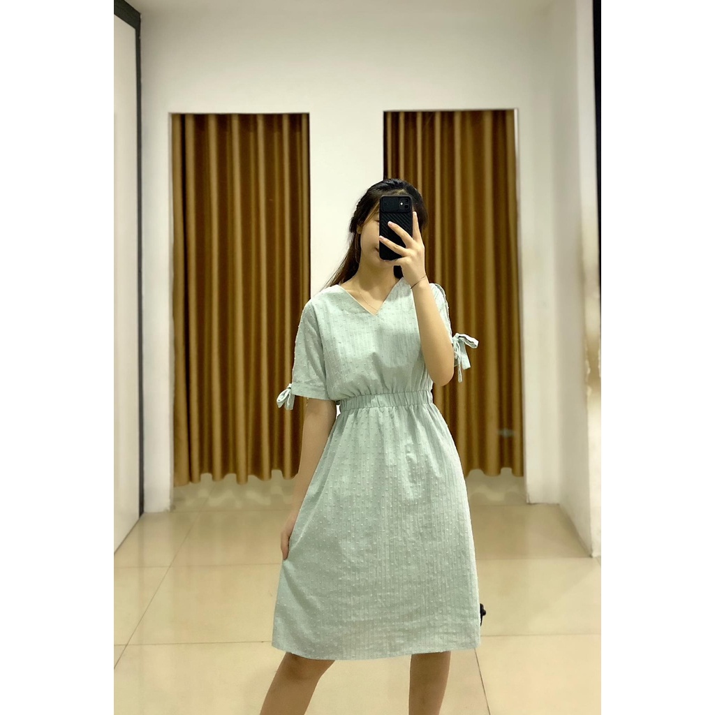 Đầm nữ cổ V tay nơ cách điệu GUMAC DB746 | BigBuy360 - bigbuy360.vn