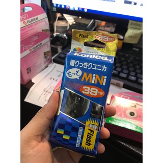 Máy ảnh chụp film dùng một lần.