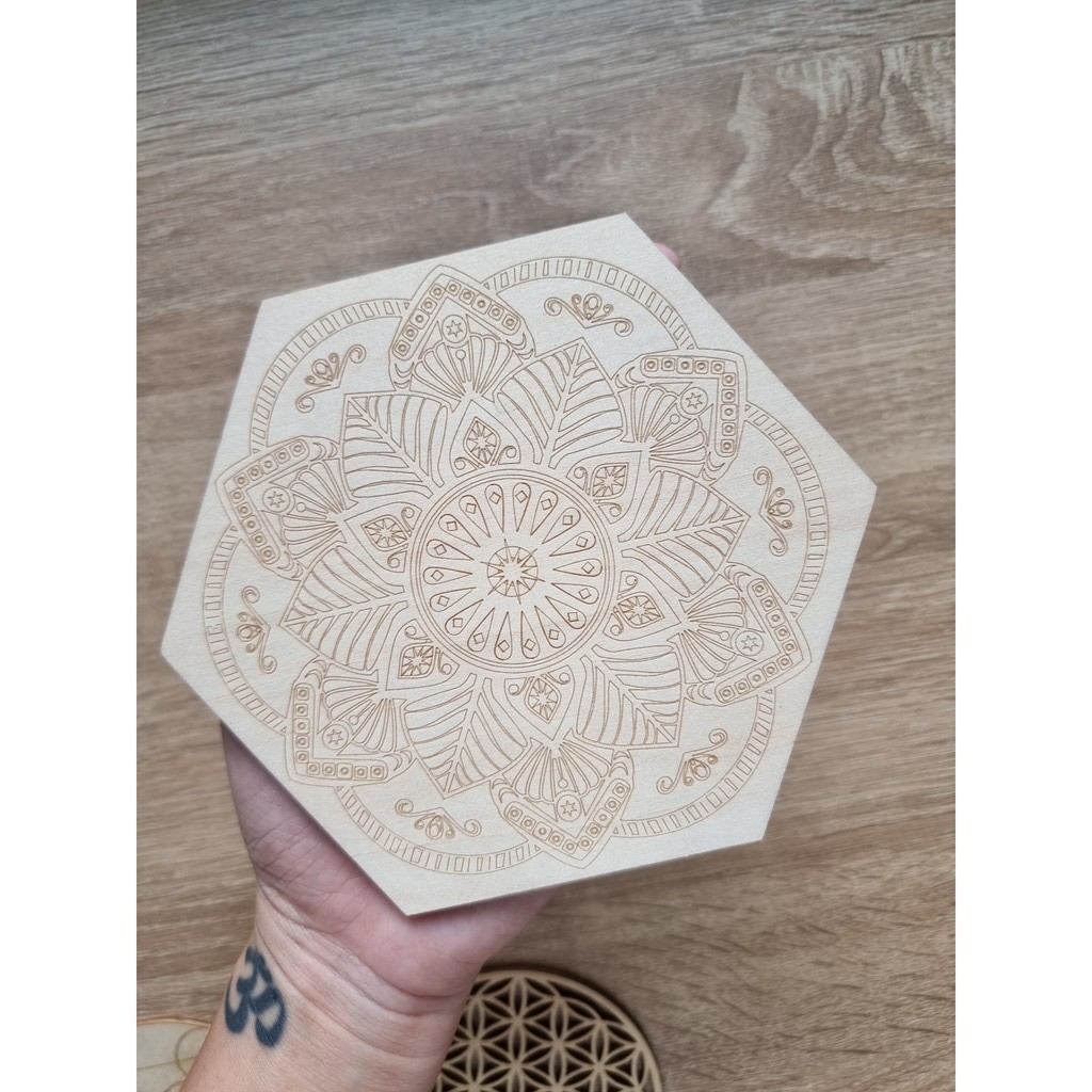 Crystal Grid - lưới tinh thể dùng tăng sức mạnh của đá thanh tẩy, Tarot