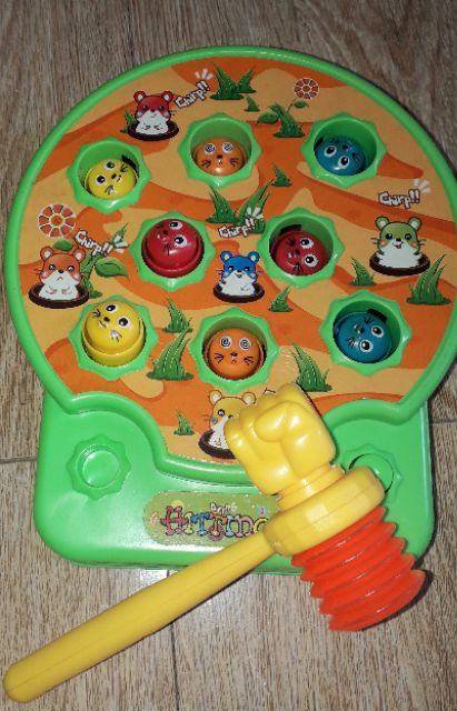 Một Bộ đập chuột bằng nhựa có nhạc và tặng kèm pin