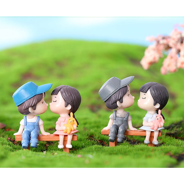 Tiểu Cảnh - Cặp đôi trai gái ngồi ghế  làm tiểu cảnh terrarium/ mô hình trang trí