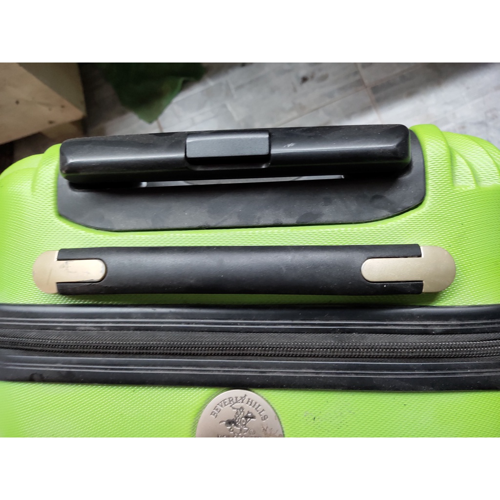 Tay cầm dùng cho vali vải và vali nhựa 2 đầu bắt vít bằng sắt rất chắc chắn chịu lực tốt bền đẹp dễ dàng thay thế