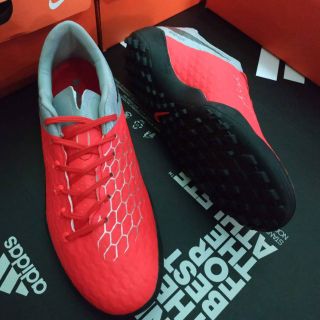 GIÀY ĐÁ BÓNG SÂN CỎ NHÂN TẠO