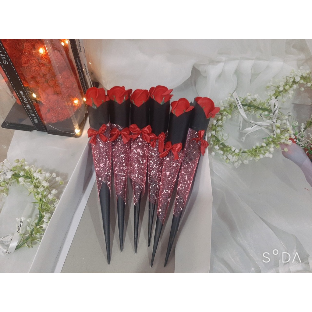 Vòng hoa đội đầu và hoa sáp gói ốc quế chụp kỉ yếu , phù dâu giá sỉ cực xinh