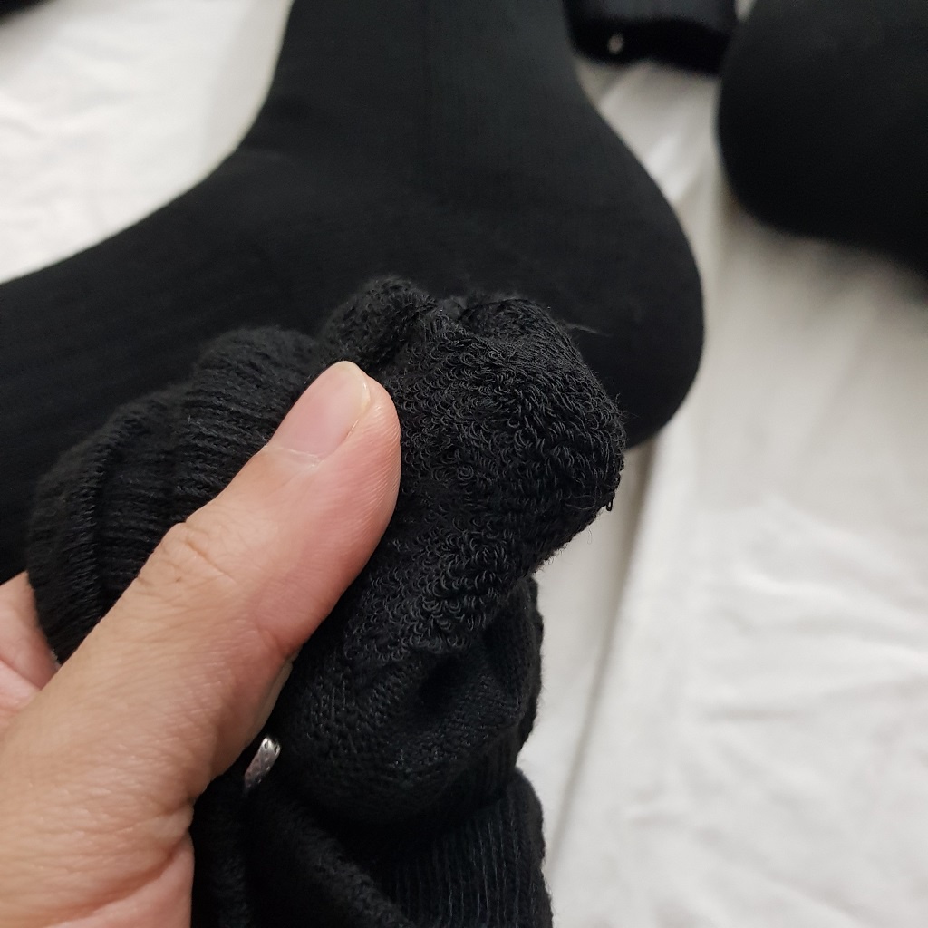 Tất vớ thể thao Đá bóng Chạy bộ Tập gym Adidas Logo cao cổ màu Đen có đệm bàn chân  ( hàng A xuất dư )